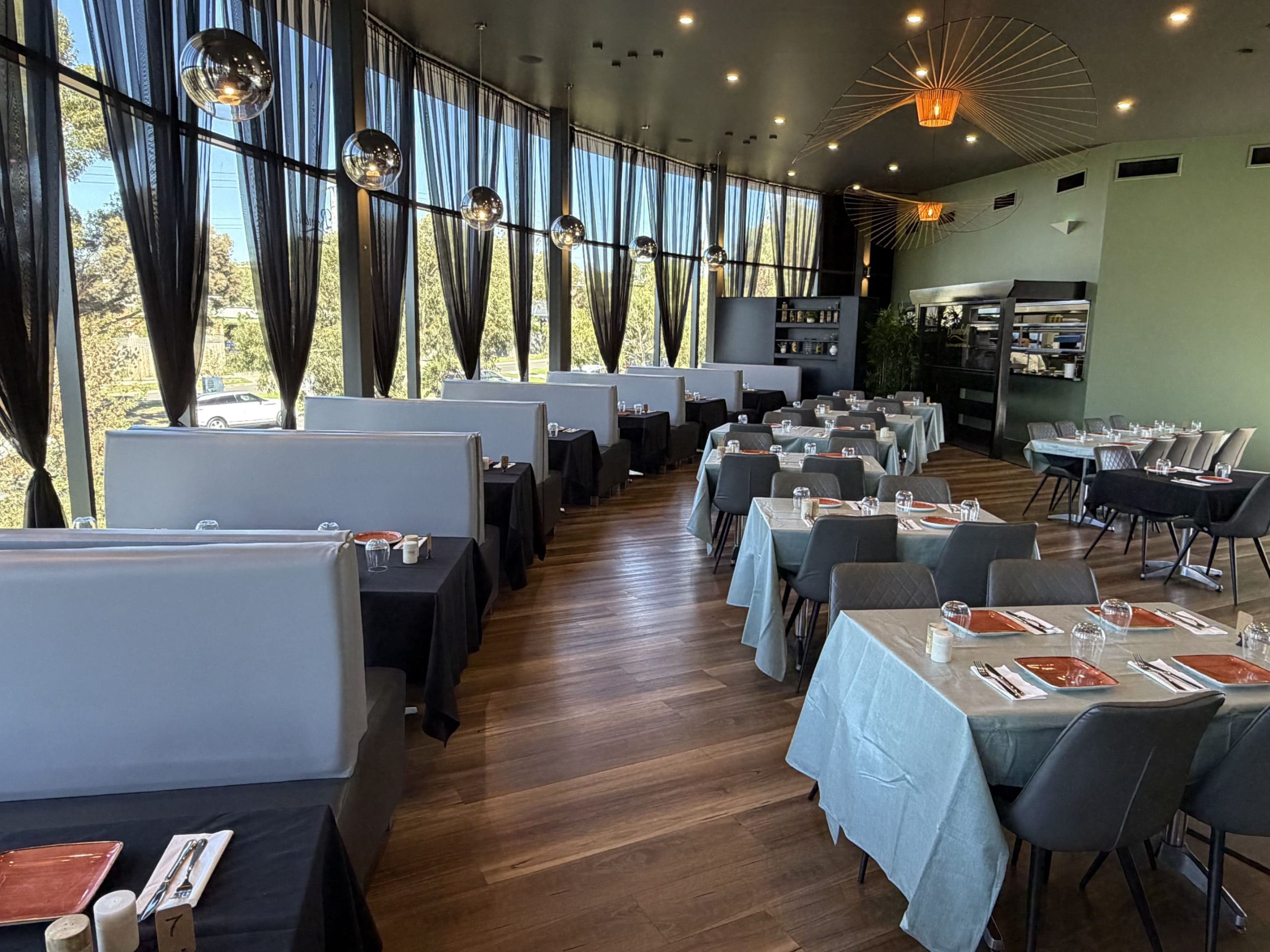 Bambsh restaurant dining room